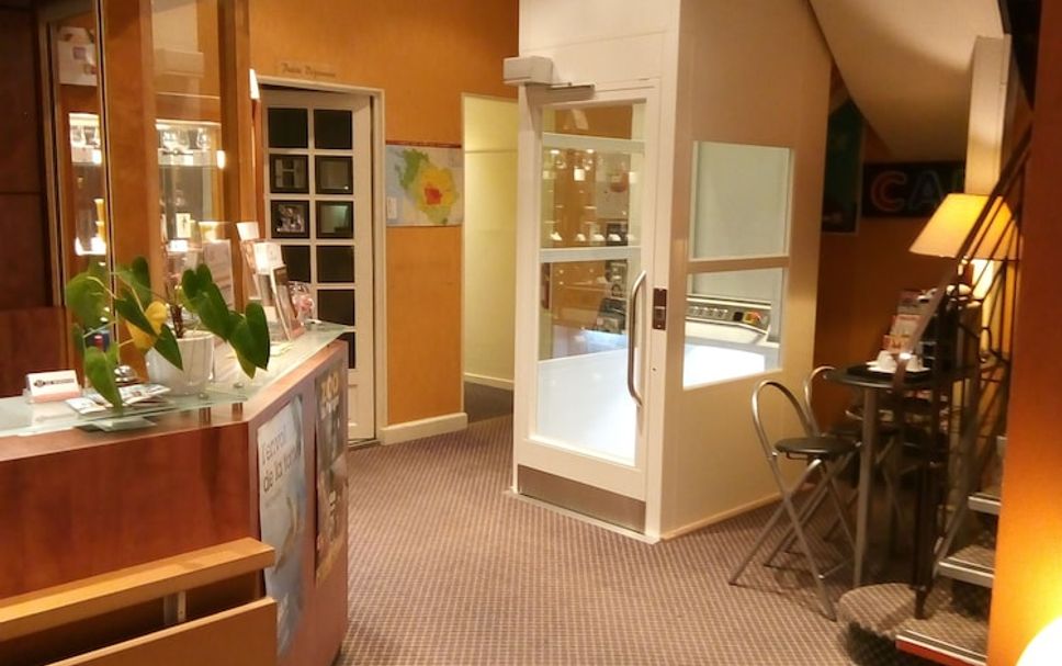Front desk Photo