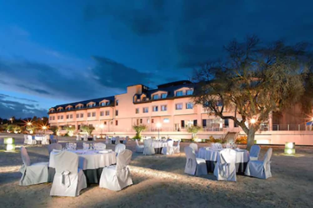 Banquet hall