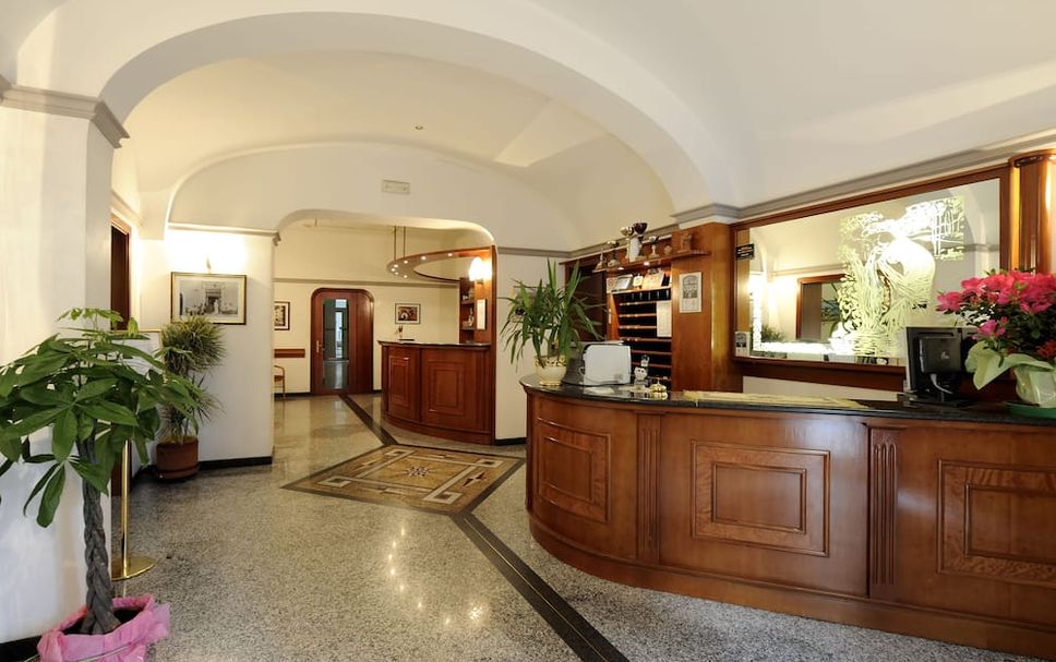 Front desk Photo
