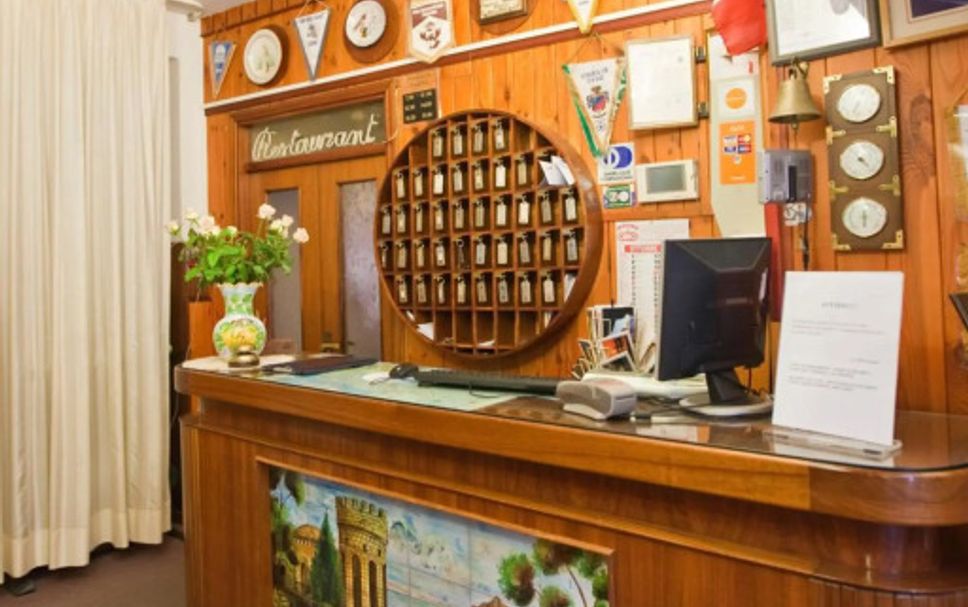 Front desk Photo
