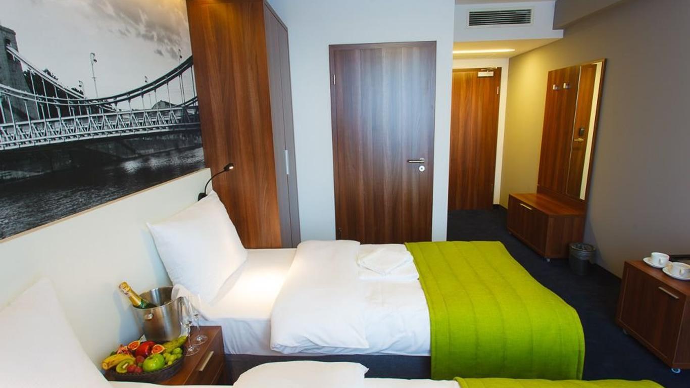 Terminal Hotel