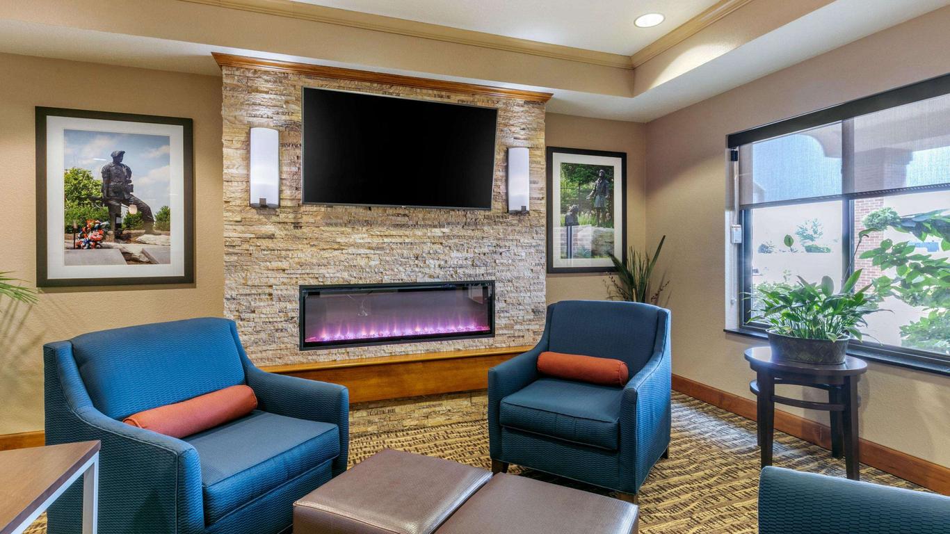 Comfort Suites Hopkinsville near Fort Campbell