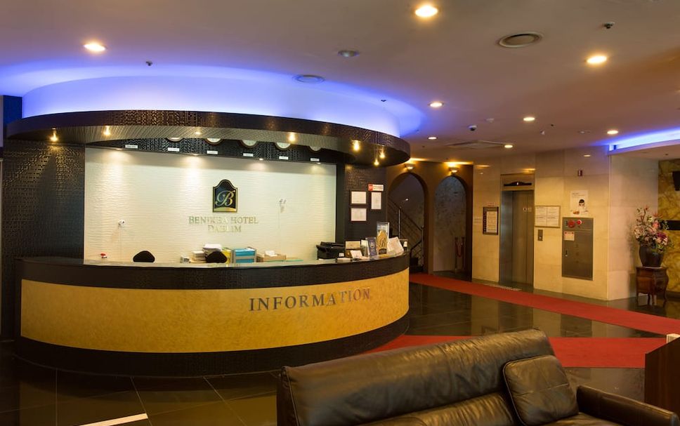 Front desk Photo