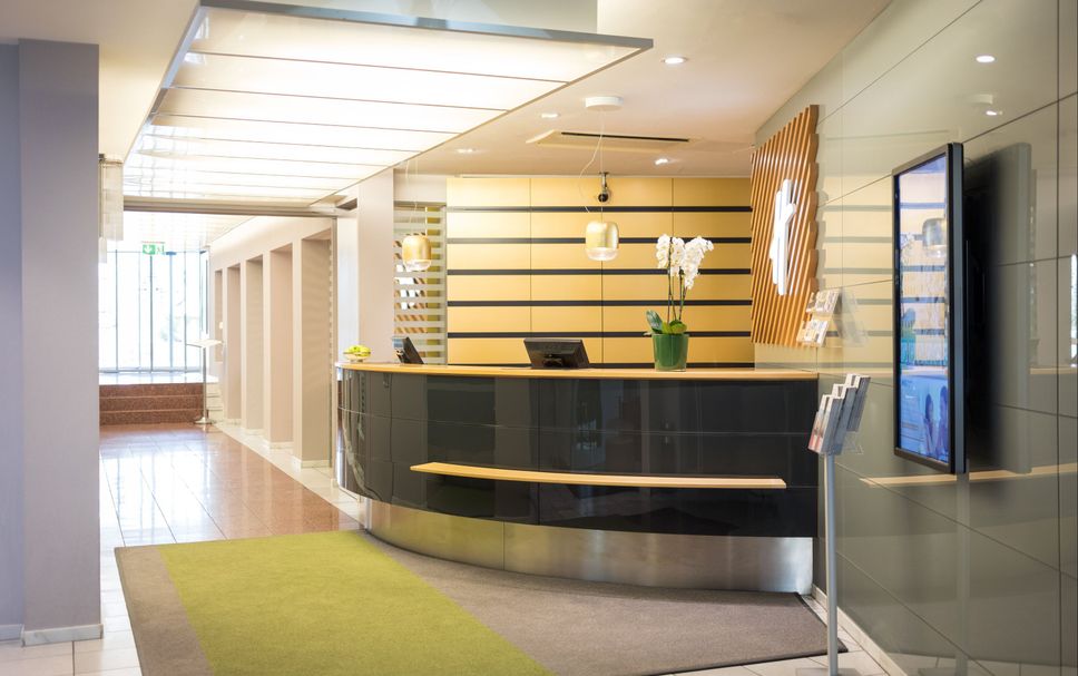 Front desk Photo