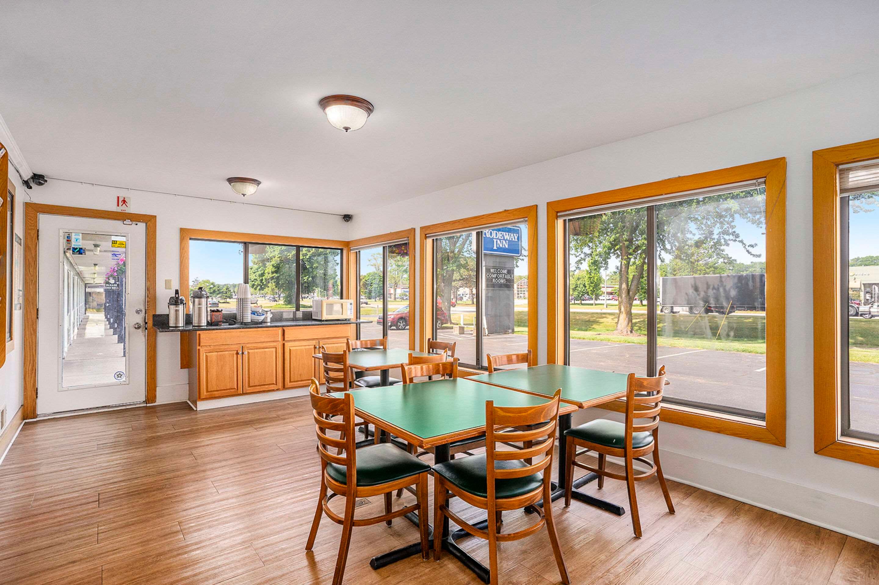 Dining room Photo