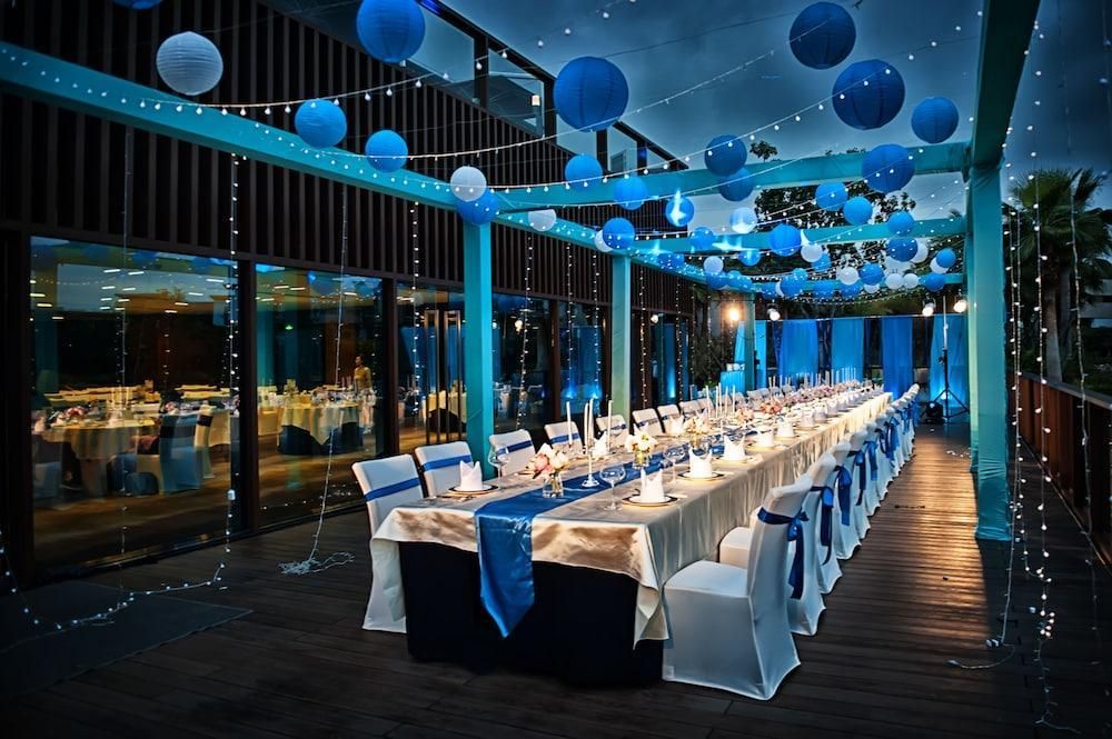 Banquet hall
