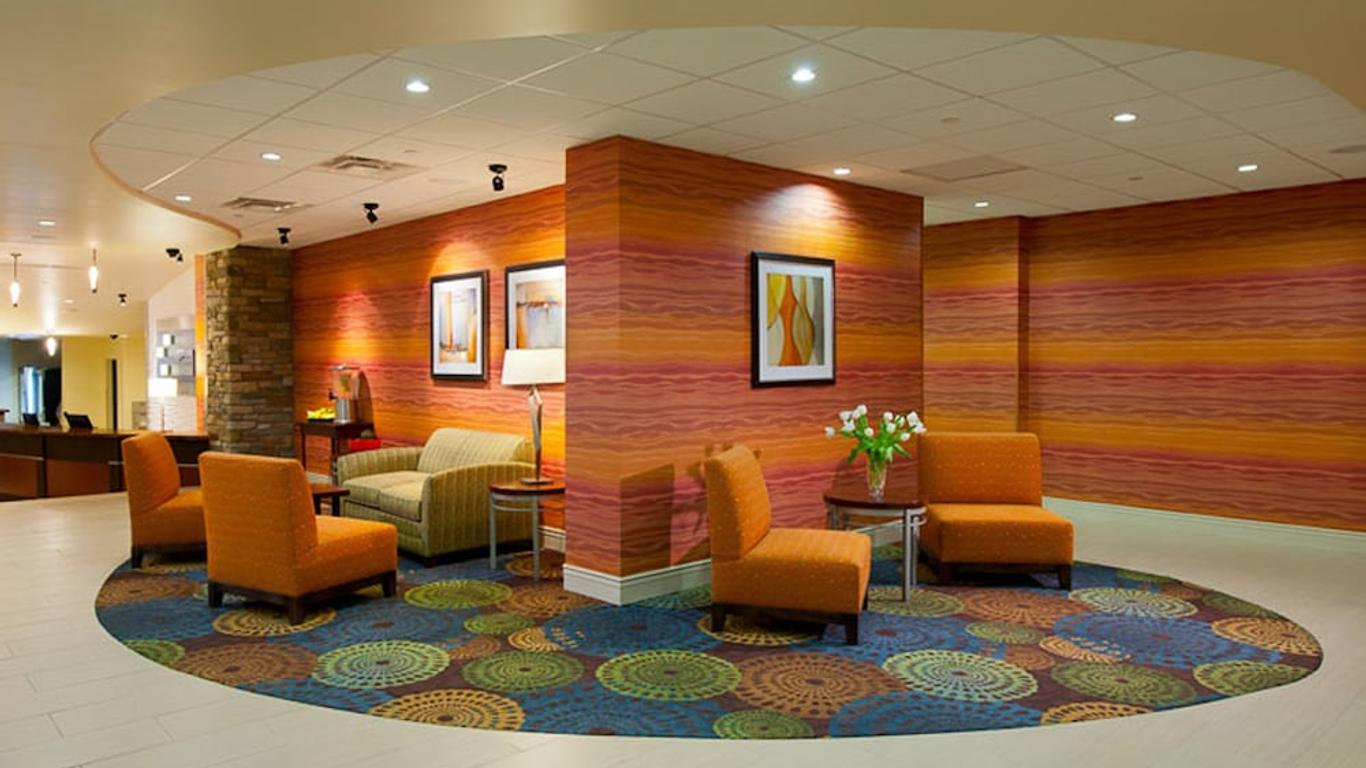 Holiday Inn Express & Suites Pittsburgh West - Green Tree