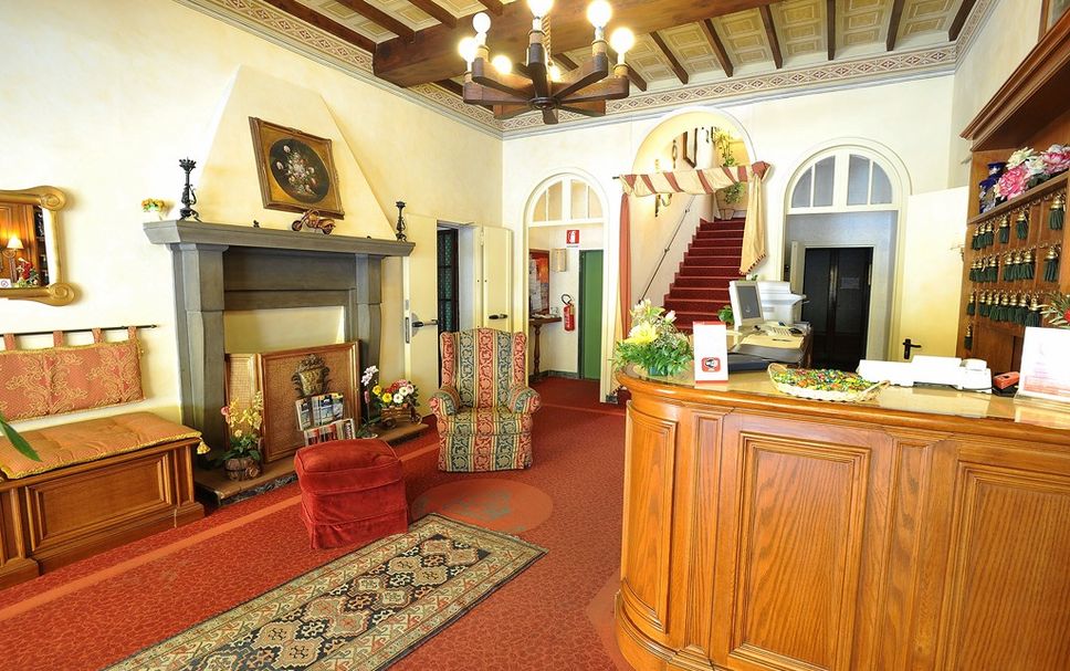 Front desk Photo