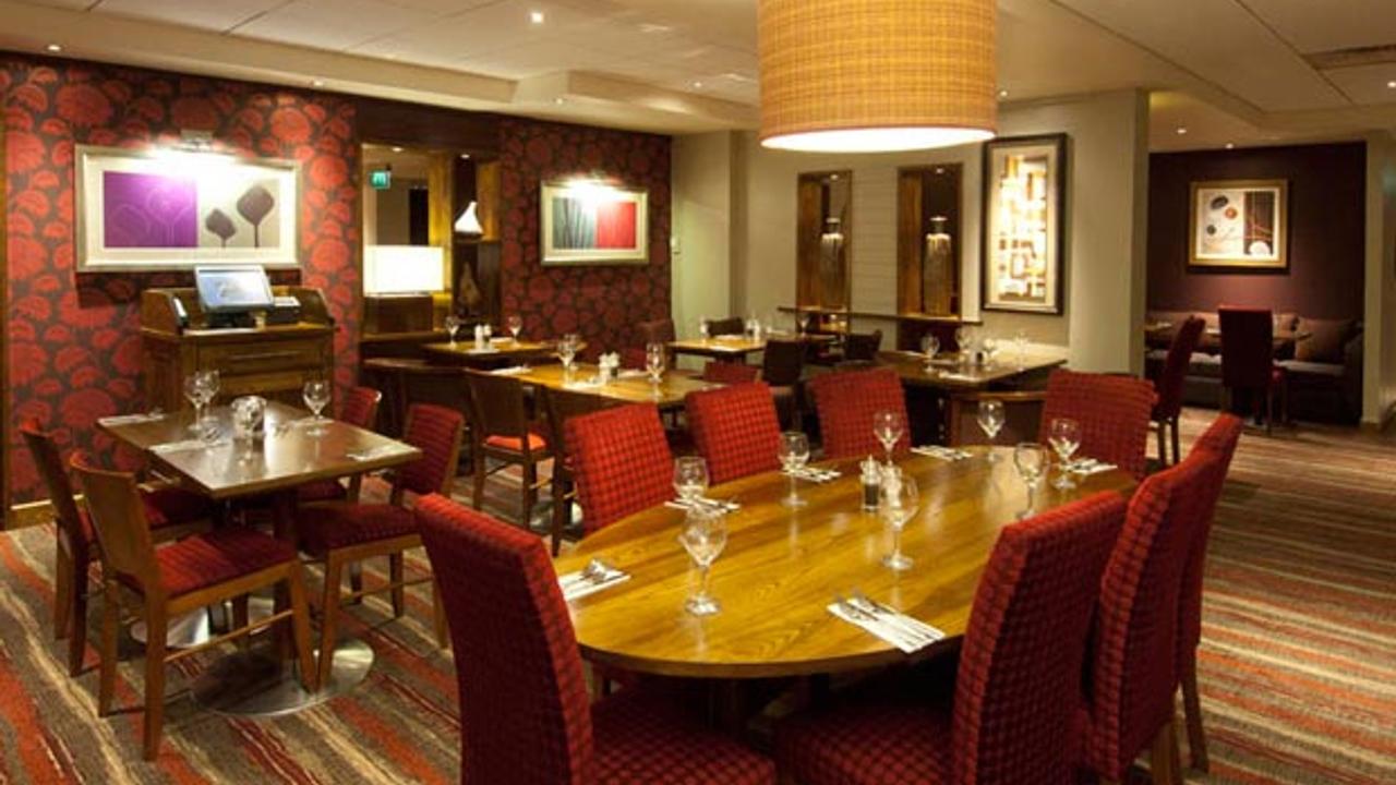 Premier Inn London Heathrow Airport T2 & T3 Bath Road, Hounslow, ENG