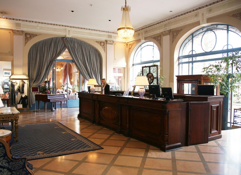 Front desk Photo