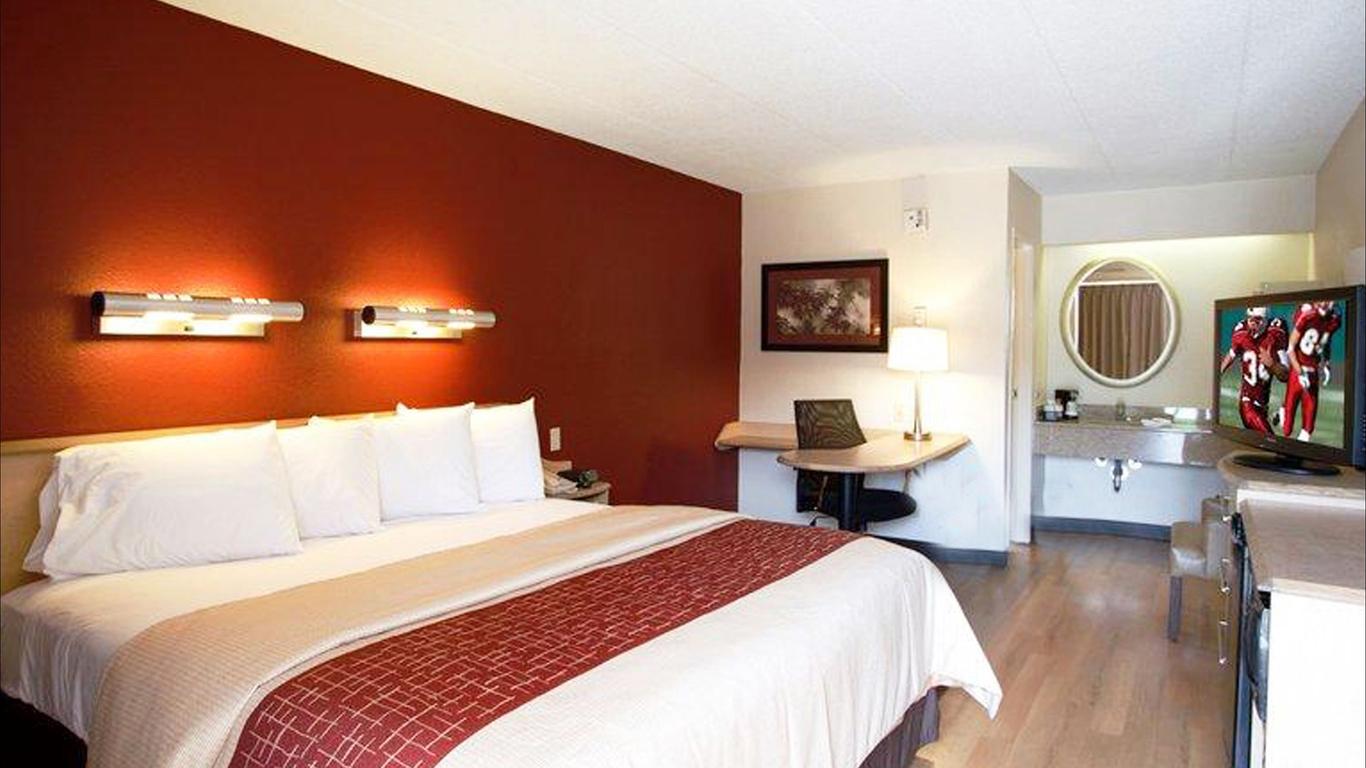 hotels with jacuzzi in enfield ct