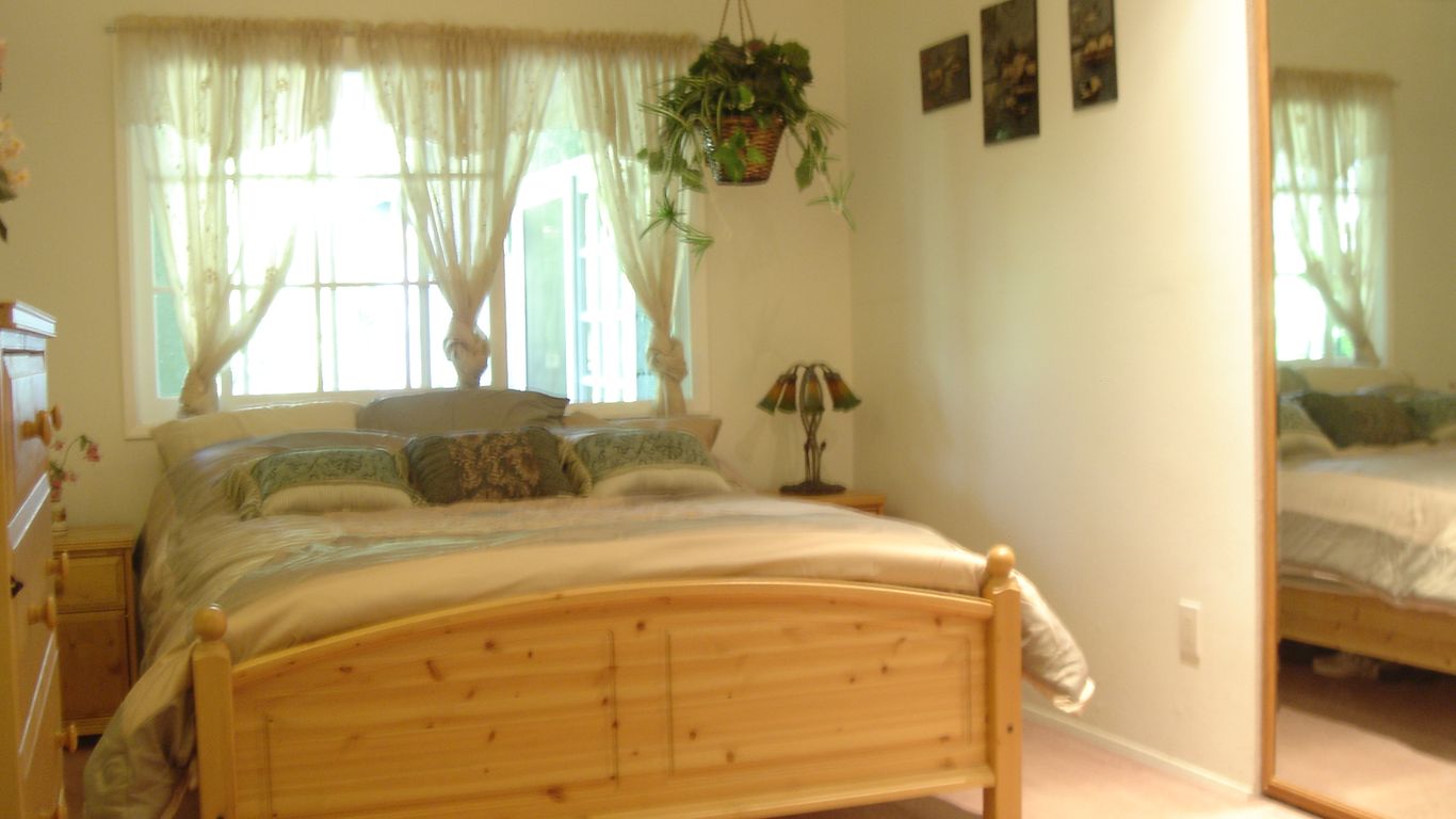 Woodland Hills II Calabasas Inn Oneness B&b, Woodland Hills