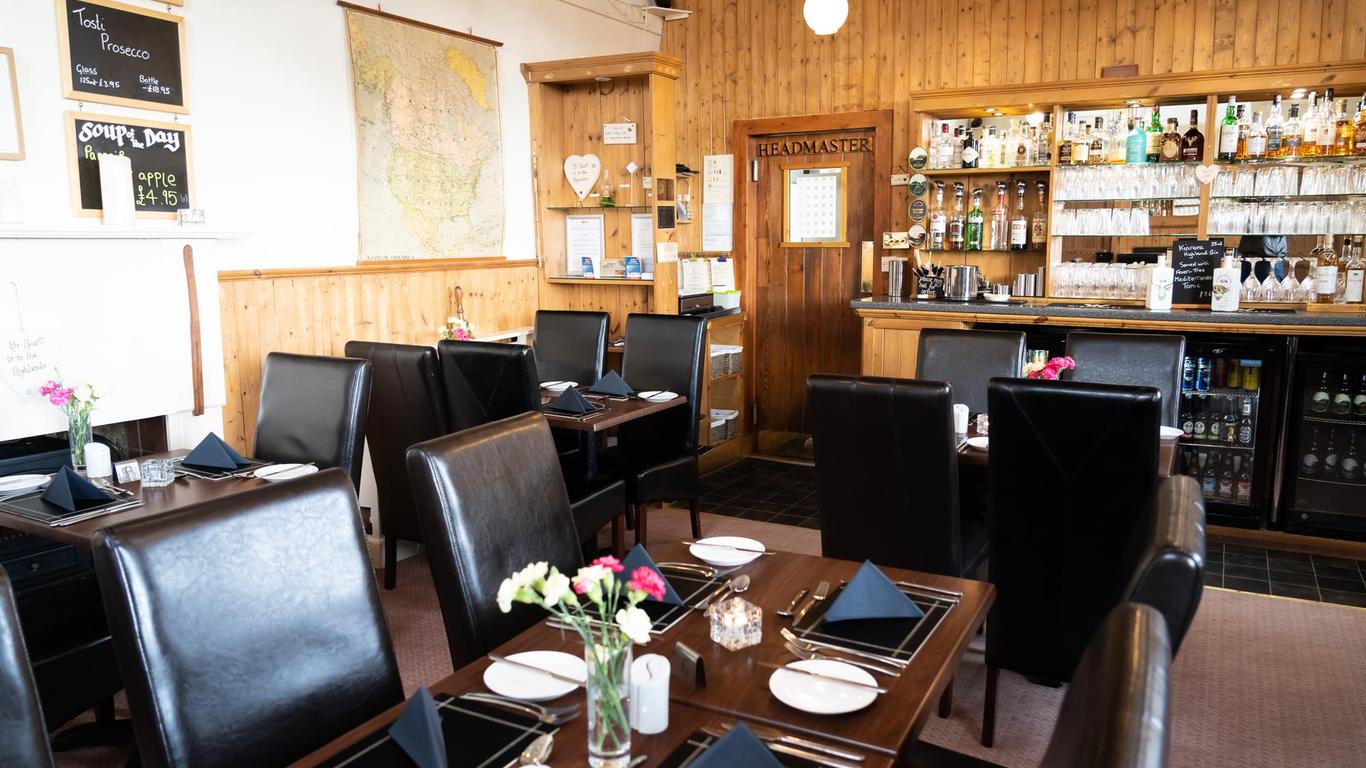 Old School Restaurant & Rooms